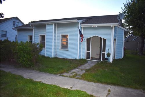 606 W Locust St, Plattsburg, MO, 64477-1130 | Card Image