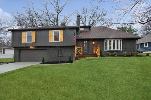 10332 Cherokee Ln, Leawood, KS, 66206-2511 | Card Image