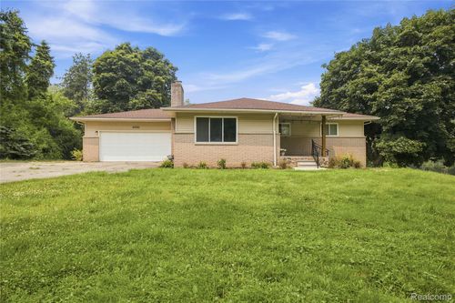 4700 Indianwood Ct, Clarkston, MI, 48348-2239 | Card Image