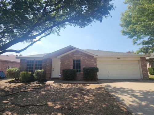325 Taylor St, Saginaw, TX, 76179-1380 | Card Image