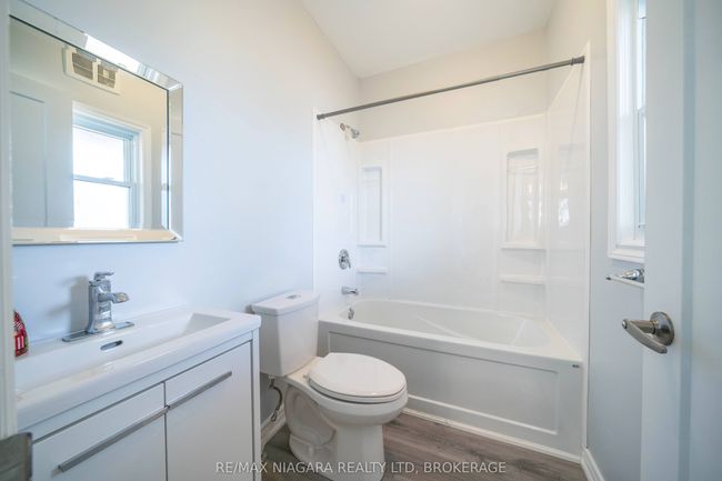 4749 Epworth Cir, House other with 4 bedrooms, 3 bathrooms and 4 parking in Niagara Falls ON | Image 16
