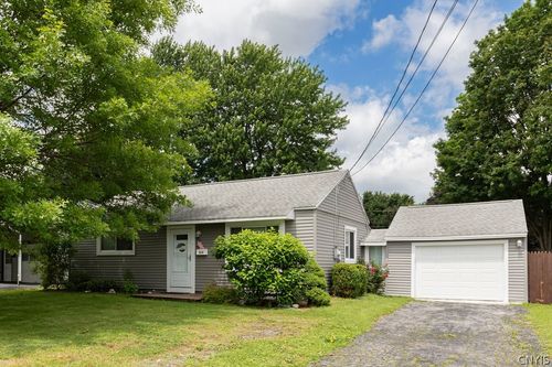 113 Kearney Ave, Liverpool, NY, 13088-6637 | Card Image