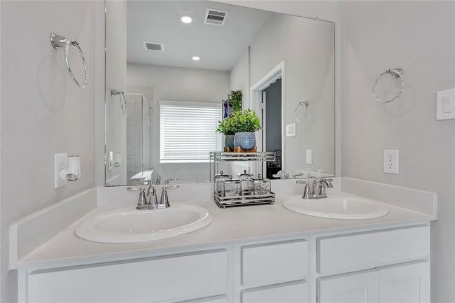Primary Bathroom | Image 21