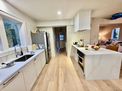 18 Webster Ave, Harrison, NY, 10528-2906 | Card Image