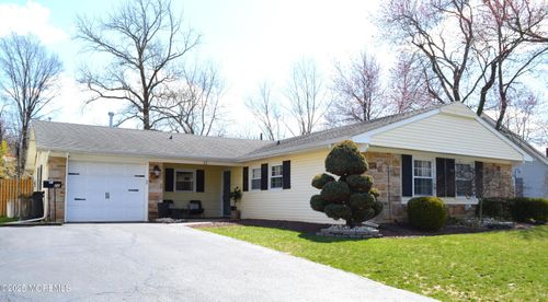 22 Carol Ln, Aberdeen, NJ, 07747-2207 | Card Image