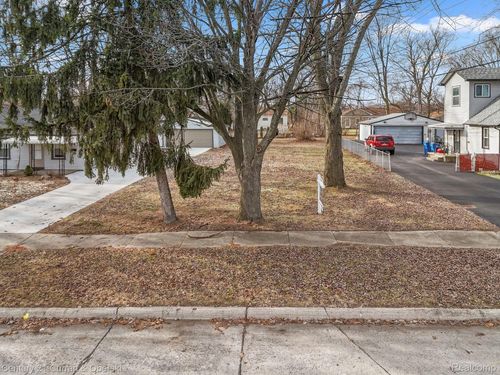 7875 Robindale Ave, Dearborn Heights, MI, 48127-1206 | Card Image