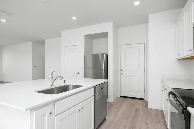 821 Helmsley Ln, House other with 5 bedrooms, 3 bathrooms and null parking in Patterson CA | Image 4