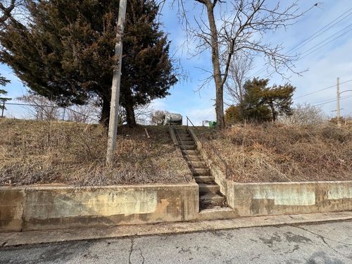 1137 E Thoman St, Springfield, MO, 65803-3240 | Card Image