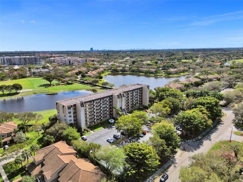 apt-104-3300 W Rolling Hills Cir, Davie, FL, 33328-1945 | Card Image