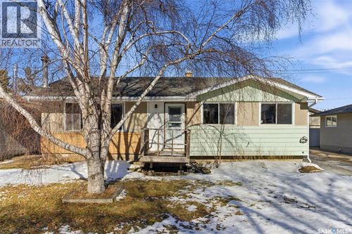 152 Woodward Ave, Regina, SK, S4R3H4 | Card Image