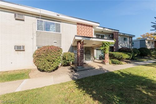 d206-1384 Golden Gate Blvd, Mayfield Heights, OH, 44124-6837 | Card Image