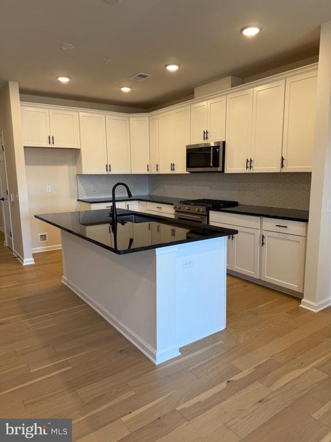 312 - 1 Culvert Dr, Condo with 2 bedrooms, 2 bathrooms and null parking in PRINCETON JUNCTION NJ | Image 7