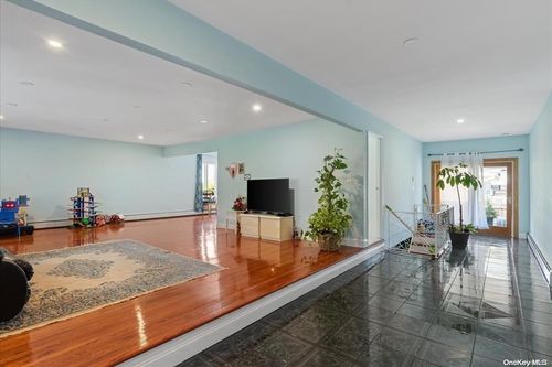 21 Oakley Ave, Massapequa, NY, 11758-6930 | Card Image