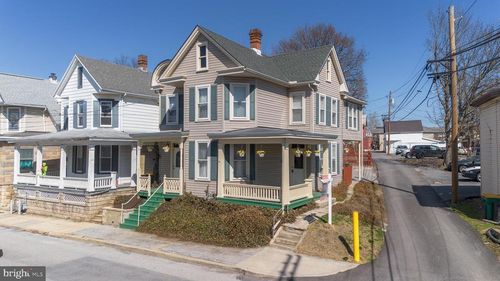 115 W 2nd St, Waynesboro, PA, 17268-2629 | Card Image