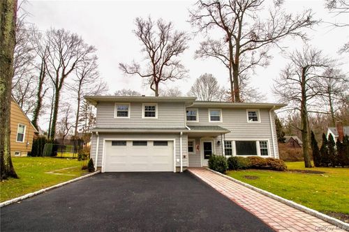 4 Susan Ct, White Plains, NY, 10605-3915 | Card Image