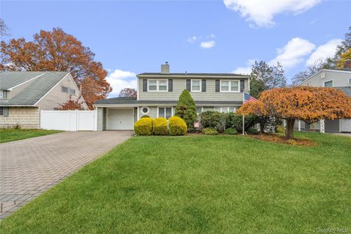 18 Bridle Ln, Hicksville, NY, 11801-4527 | Card Image