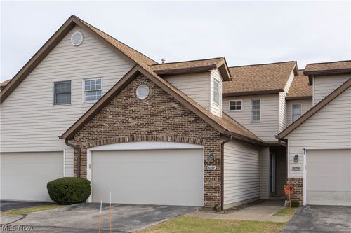 1203-5727 Gateway Ln, Brook Park, OH, 44142-2044 | Card Image