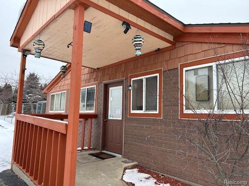 2470 Grange Hall Rd, Fenton, MI, 48430-1634 | Card Image