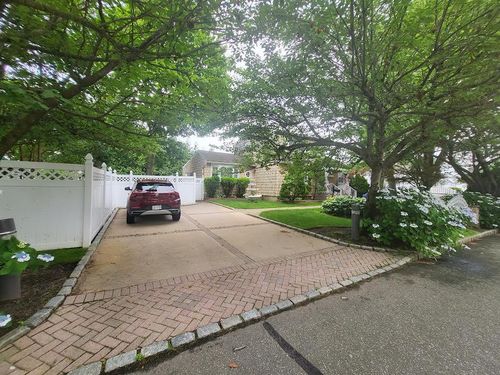 413 51st St, Lindenhurst, NY, 11757-1657 | Card Image
