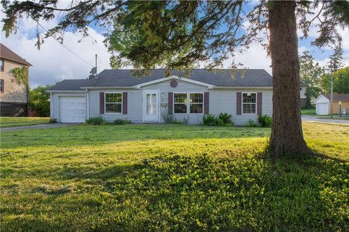 824 Emerson Ave, Farrell, PA, 16121-1806 | Card Image