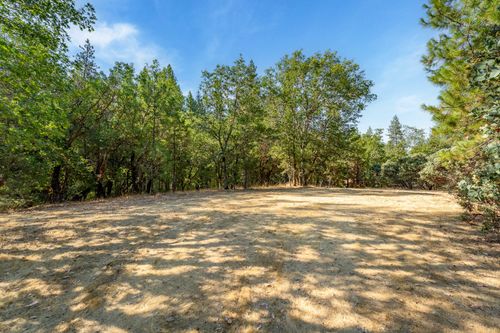 720 Azalea Dr, Grants Pass, OR, 97526-8292 | Card Image