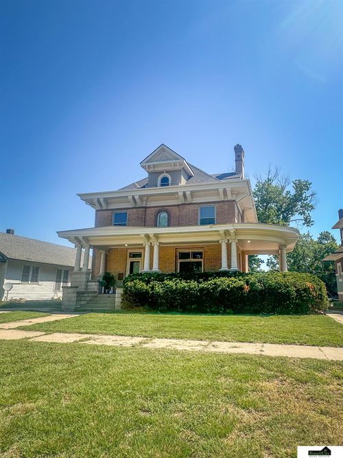 1014 E St, Fairbury, NE, 68352-1926 | Card Image
