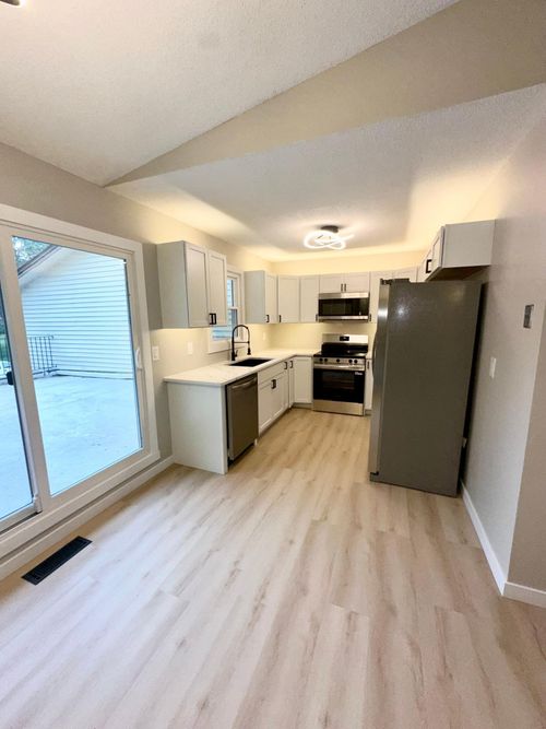 11004 Trail West Rd, Bloomington, MN, 55437-3347 | Card Image