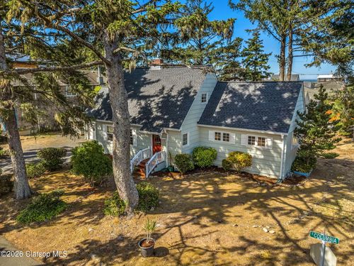 2132 S Columbia, Seaside, OR, 97138 | Card Image