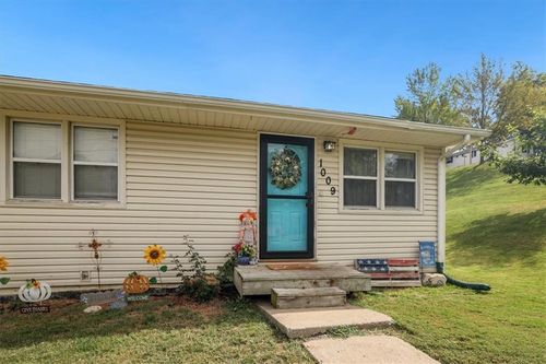1009 Mary Kay Ln, Platte City, MO, 64079-9307 | Card Image