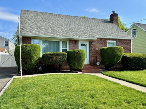 211 E Marshall St, Hempstead, NY, 11550-7421 | Card Image