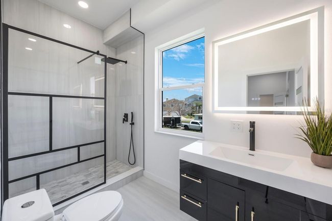 Third Bath 5x11 | Image 30