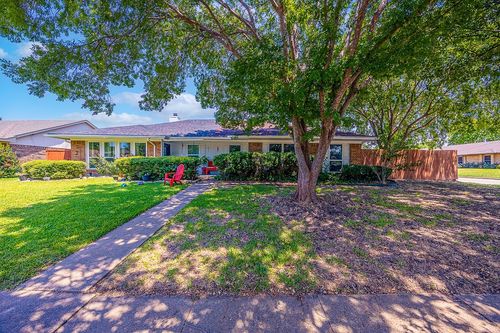 319 Cole St, Garland, TX, 75040-3748 | Card Image