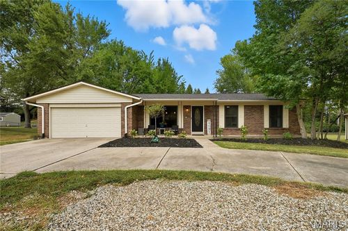 10 Twin Oaks Dr, Saint Charles, MO, 63303-3824 | Card Image