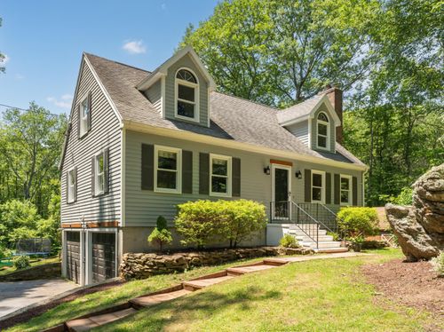 1018 W Lake Ave, Guilford, CT, 06437-1341 | Card Image