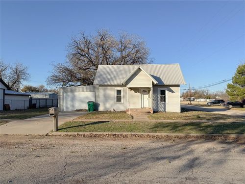 611 N Stratton Street, Seymour, TX, 76380 | Card Image