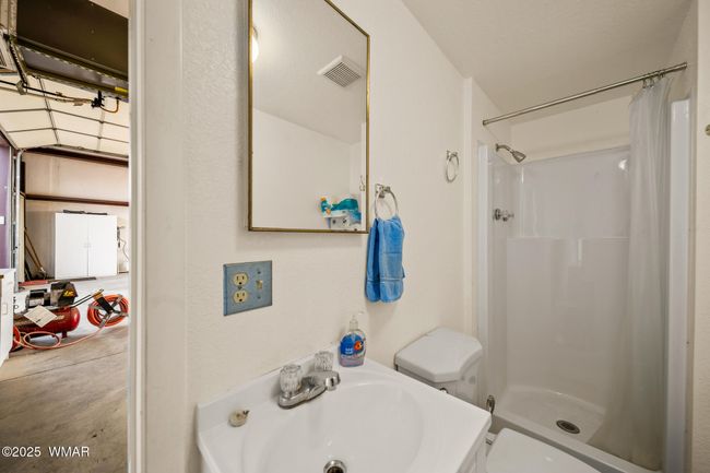 Full Bath in Shop | Image 7