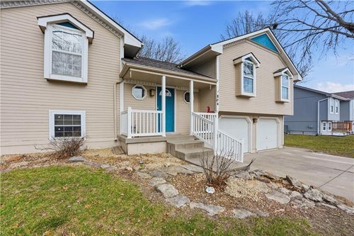 804 Se 16th Ter, Oak Grove, MO, 64075-9502 | Card Image