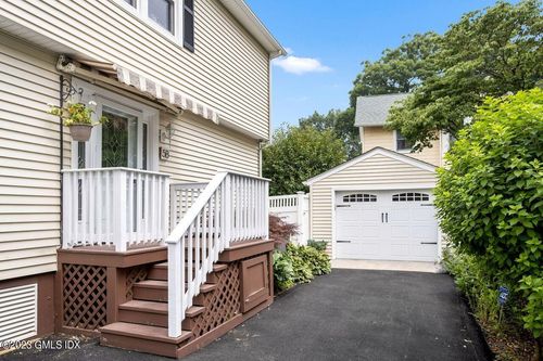 b-5 Wellington Pl, Greenwich, CT, 06830-6828 | Card Image