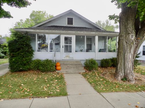 1407 Hickory St, Niles, MI, 49120-3621 | Card Image