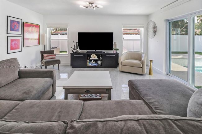 1990 Ne 35 Th St, House other with 3 bedrooms, 2 bathrooms and null parking in Lighthouse Point FL | Image 4