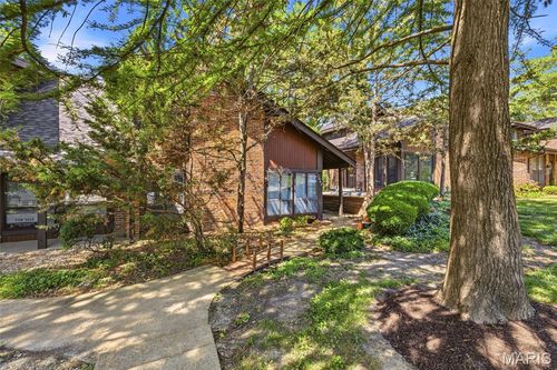 1044 Humber Cir, Saint Louis, MO, 63129-1904 | Card Image