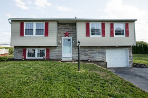 43 Wickwine Ln, Henrietta, NY, 14467-9734 | Card Image