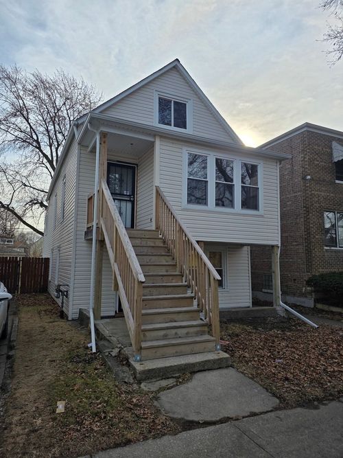 8549 S Kingston Ave, Chicago, IL, 60617-2438 | Card Image