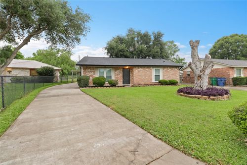 1226 Valley Dr, Angleton, TX, 77515-3759 | Card Image