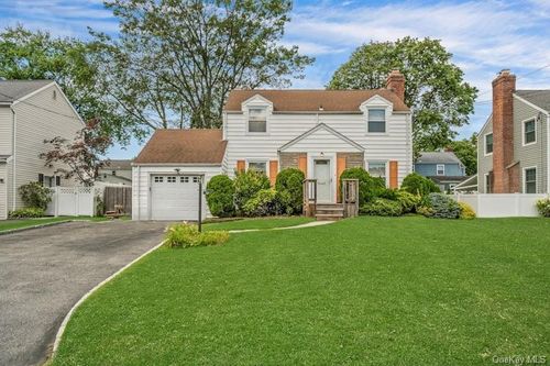 12 Longview Dr, Eastchester, NY, 10709-1425 | Card Image