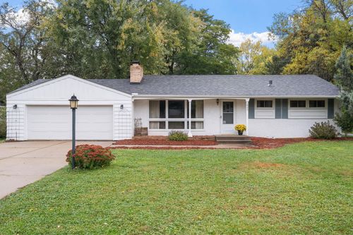 1843 Roselawn Ave W, Roseville, MN, 55113-5519 | Card Image