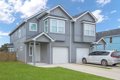 1004 E Fannin St, Luling, TX, 78648-2276 | Card Image