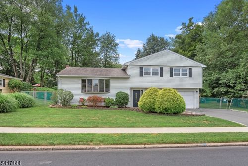 211 Park Ave, Emerson, NJ, 07630-1551 | Card Image