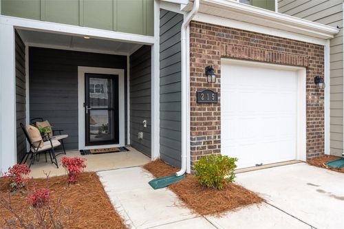 215 Harpers Run Ln, Matthews, NC, 28104-2601 | Card Image