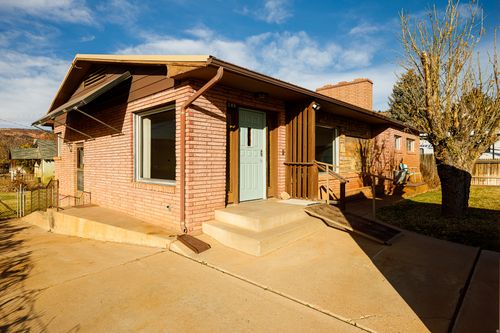 285 N 100 E, Kanab, UT, 84741-3304 | Card Image